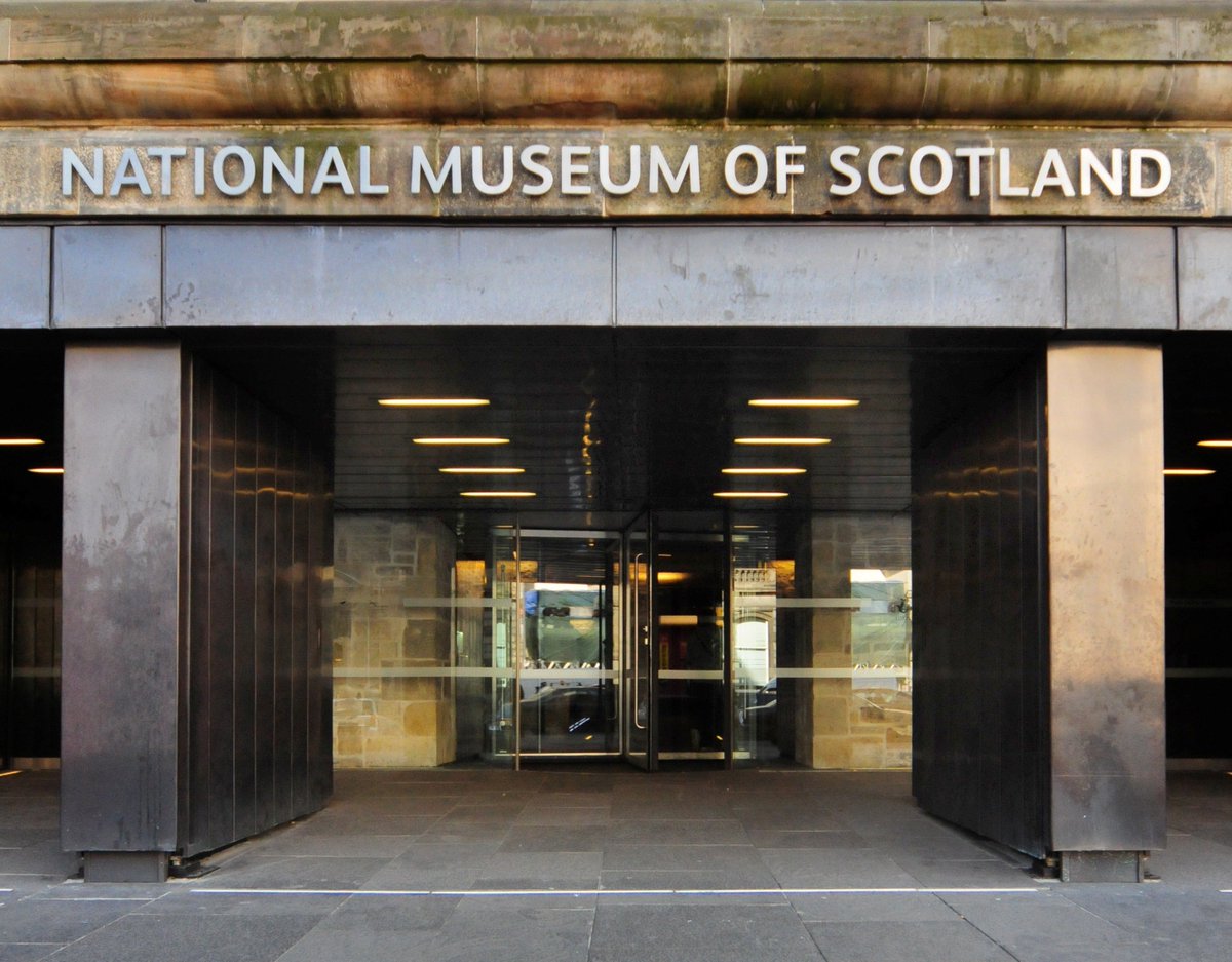 What better way to enter a museum on #internationalmuseumday than through a GEZE door? Check out all our projects with some brilliant museums here - bit.ly/2GtaD7N