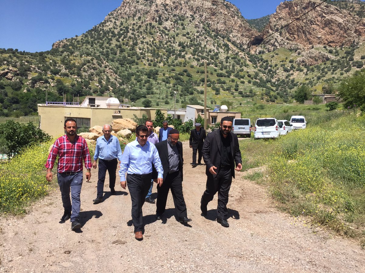 ErolDora's tweet photo. Silopi'ye bağlı Kösrali (Hessana) köyümüzde cenaze törenine katıldık https://t.co/yqtwFp0Mqy