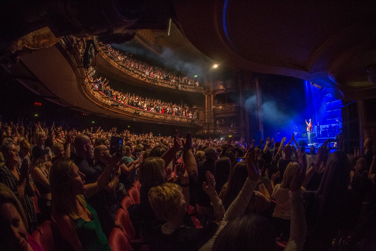 GaryBarlow's tweet image. Thank you @thelondonpalladium for a brilliant night. And the best thing is, we get to do it all over again tonight #gbsolo2018