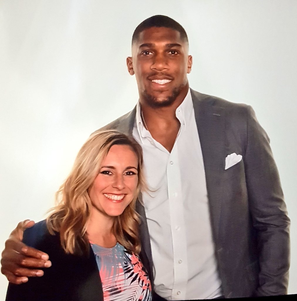 A great night yesterday @anthonyfjoshua and the team <a href="/IceArenaWales/">VindicoArena</a>. Thanks for the tips, life advice and answering all of our questions. #AJBXNG Have fun with your #GuiltyPleasures