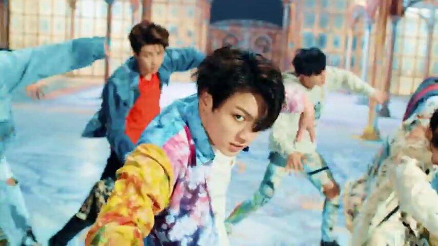 Gammery494's tweet photo. เปิดMVครั้งแรก สิ่งที่คนอื่นแคป VS กู...
#BTS #FAKE_LOVE
#iVoteBBTSBBMAs https://t.co/cwnI837Ovl