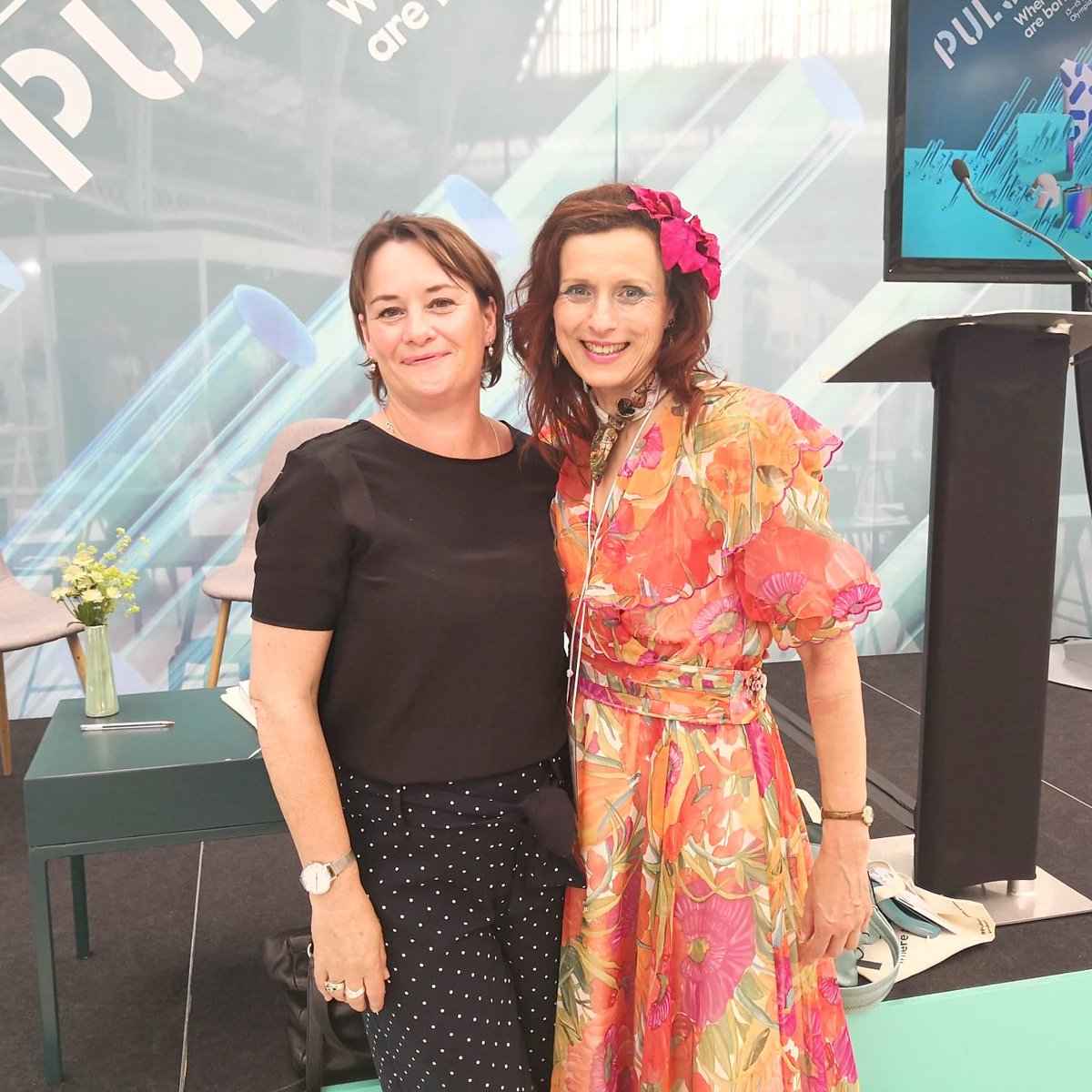 #FennecLondon's Alla wore the #silk #pocketsquare as a #neckerchief for talk by the awesome #businesswoman #HarrietHastings, co founder of <a href="/BiscuiteersLtd/">Biscuiteers</a>, what an inspiring story of how to make #biscuits into #art! <a href="/PulseLondonShow/">Pulse</a> #WomeninBusiness #style #dressforsuccess