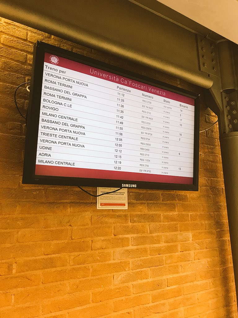 Stai prendendo un #treno e vuoi sapere se è in #orario e da che #binario parte? I monitor informativi di San Giobbe ora indicano anche lo stato dei treni in partenza dalla Stazione FS di Santa Lucia a #Venezia.