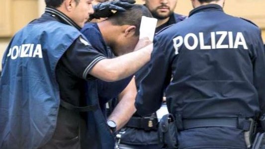seregnotv's tweet photo. MONZA – MAROCCHINO SI FINGE POLIZIOTTO E DERUBA DUE EXTRACOMUNITARI https://t.co/mywBcayTBI https://t.co/QEJoDIMURd