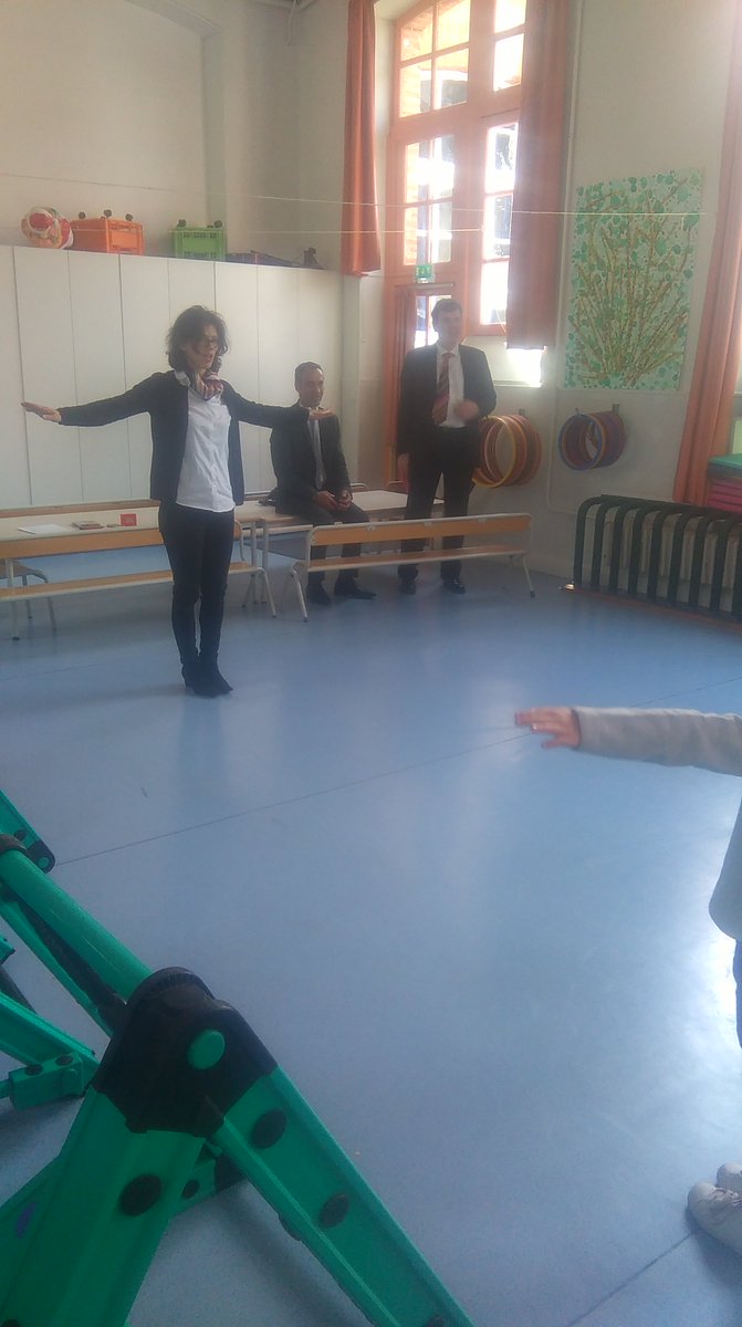 PhilippeRENAU13's tweet photo. @SDUne séance d'allemand à l'école maternelle Carteret à Reims proposée par   Mme Frédérique Laroque en présence de Mr Florent Rochedix, Directeur   académique adjoint et de Mr Jean-Claude Midy, IEN Reims est.Ldsden51 https://t.co/NbmBIzdzsJ