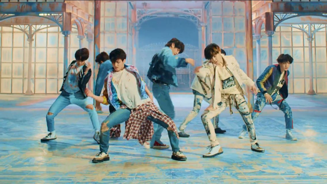 jiminyumyum's tweet photo. เนี้ยท่าเรียกกลับด้อมกวักมือมันเอ้าท์ไปแล้ว ///เลื้อยๆ #FakeLoveFriday #iVoteBBTSBBMAs @BTS_twt https://t.co/367np0UpuI