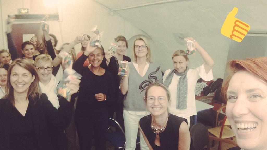 facilegoFR's tweet photo. 🙏 Bravo à toutes les participantes de l'atelier découverte #LEGOSeriousPlay. Bravo d'avoir joué sérieusement à «comment innover ensemble»,
#YouRock femmes de @PinkInnov ⚡
 👏 @gononmarie @LinkLae pour l'animation https://t.co/oe2Jxc60bF