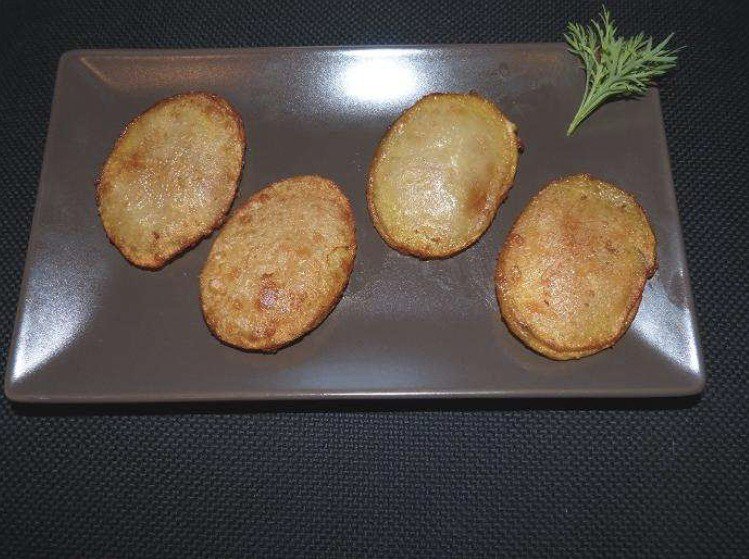 menja_m's tweet photo. Què millor que unes patates d'Olot per celebrar que és divendres!!!
A nosaltres se'ns fa la boca aigua i a vosaltres?😏
#Menjarbé #Menjarbo #PatatesOlot  #Garrotxa https://t.co/joVmRDOKjC