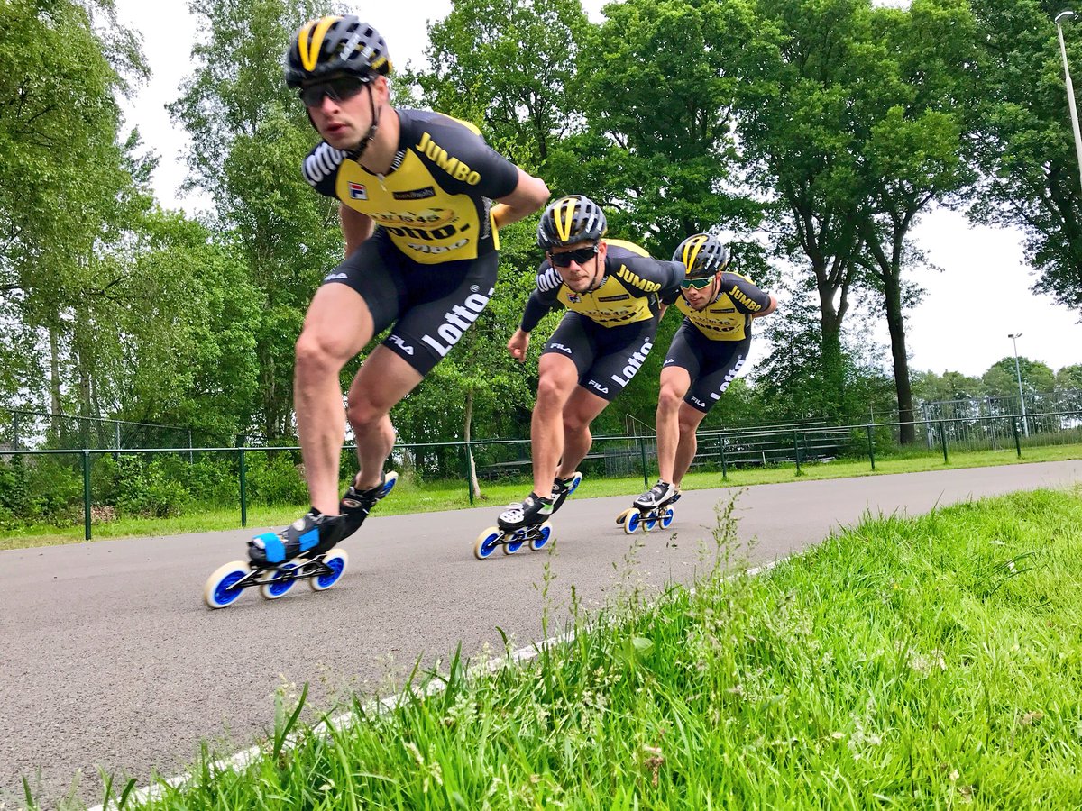 WillemKruithof's tweet photo. #skeeleren in Heerde @LottoJumbo_ice @SvenKramer86 @Douwedv @patrickroestt https://t.co/o89aFAbxVR