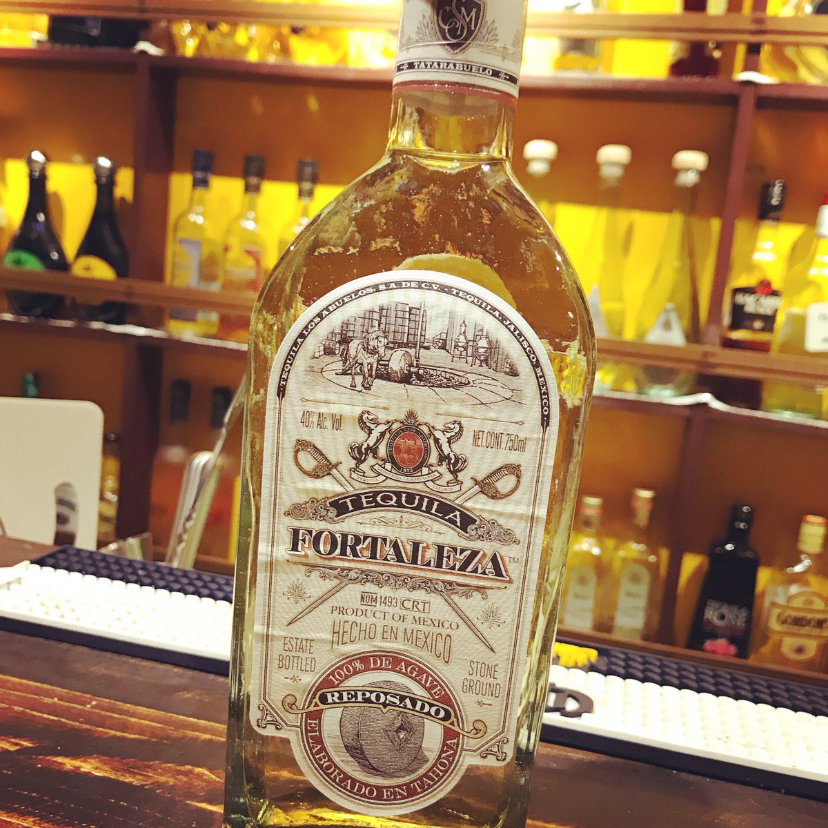 chiledeluna's tweet photo. こんばんは🙂
こちらはテキーラ「FORTALEZA」です。熟成期間はレポサド。テキーラの味がしっかり出ている味わい深く美味しいテキーラです。
#吉祥寺 #唐辛子バル #メキシカン #メキシコ料理 #バル #井の頭公園 #テキーラ #テキーラマエストロ #tequila https://t.co/BRuJ2wmtM7