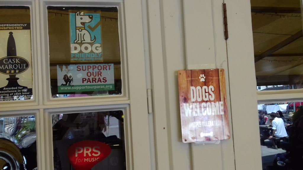 DogFriendly_UK's tweet photo. Our first sticker in Devon #TheCreeksEndInnBarandRestaurant #KingsbridgeDevon. https://t.co/pteQpvSv6o