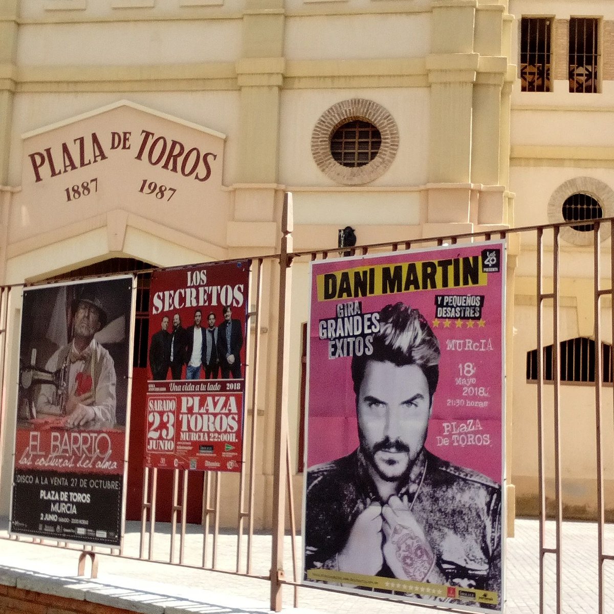 #Murcia y llego el día. Esta noche el gran <a href="/_danielmartin_/">Dani Martín</a> en concierto #PlazaDeTorosDeMurcia danimartin.com.es/conciertos  #Gira #GrandesExitosyPequeñosDesastres ¿Estáis listos ?
