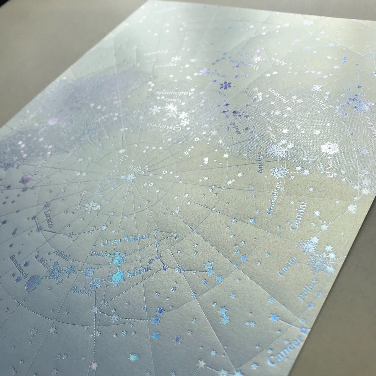 遊星商會 青みがかった白 虹白銀 黄金がかった白 虹白銀 白銀がかった白 虹白銀 みたいな組み合わせなので 好きな方は多分ものすごくお好きだと思います 私が好きです 白に白をあわせるの最高 真珠と虹の組み合わせ みたいなイメージ 綺羅星紙 詩情 6