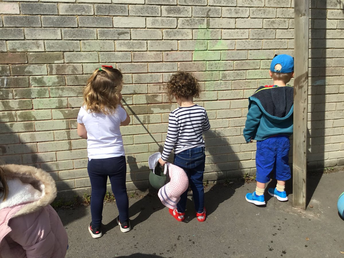 BaderPrimary's tweet image. We are enjoying the sunshine in morning nursery #markmaking #grossmotordevelopment