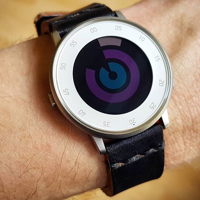 pebblestyle's tweet photo. "Concentric Rings" #Watchface on #PebbleTimeRound with a black @primria_design #watchband https://t.co/LPNxeUPTRo https://t.co/39NuhVKSM3