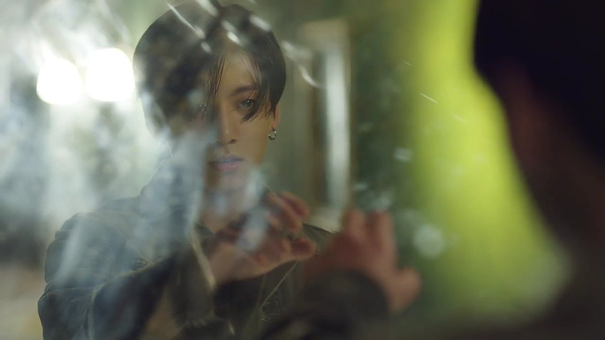 shvabdra22's tweet photo. зеркало грязное,бараны.
#BTS  #JUNGKOOK  #iVoteBTSBBMAs https://t.co/9CgM4pmNnW