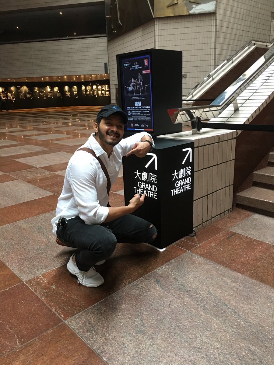 shreyastalpade1's tweet photo. Once a theatre guy...always a theatre guy. The amazing cultural centre in Hong Kong with a vast choice of plays to pick from. Thank you @cathaypacificIN &amp; #GuidelineTravels. #OneDayInHongKong https://t.co/fRJSz62yFS