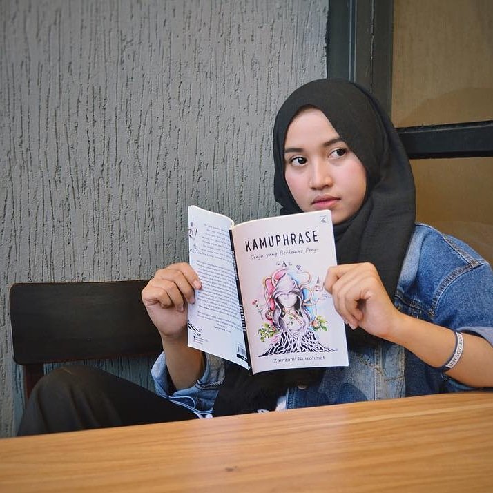 zamzaminr's tweet photo. Lirikan ketika melihat anak kecil makan es kepal Prenagen 🙄

#berkamuphrase https://t.co/KKQ4MZhw6V