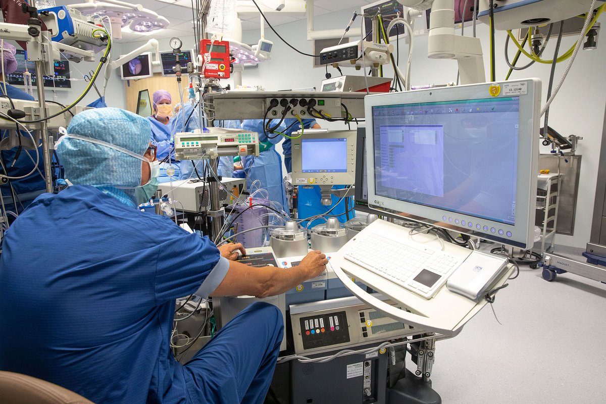 Dertig jaar hartzorg Zwolle betekent ook het dertigjarige werkjubileum van perfusionist Cees Maas. Hij bouwde mede de Cardiothoracale chirurgie in Zwolle op vanaf de grond. Cees: ‘Het was pionieren en prachtig om te doen.’ ow.ly/VTik30k3Uyk