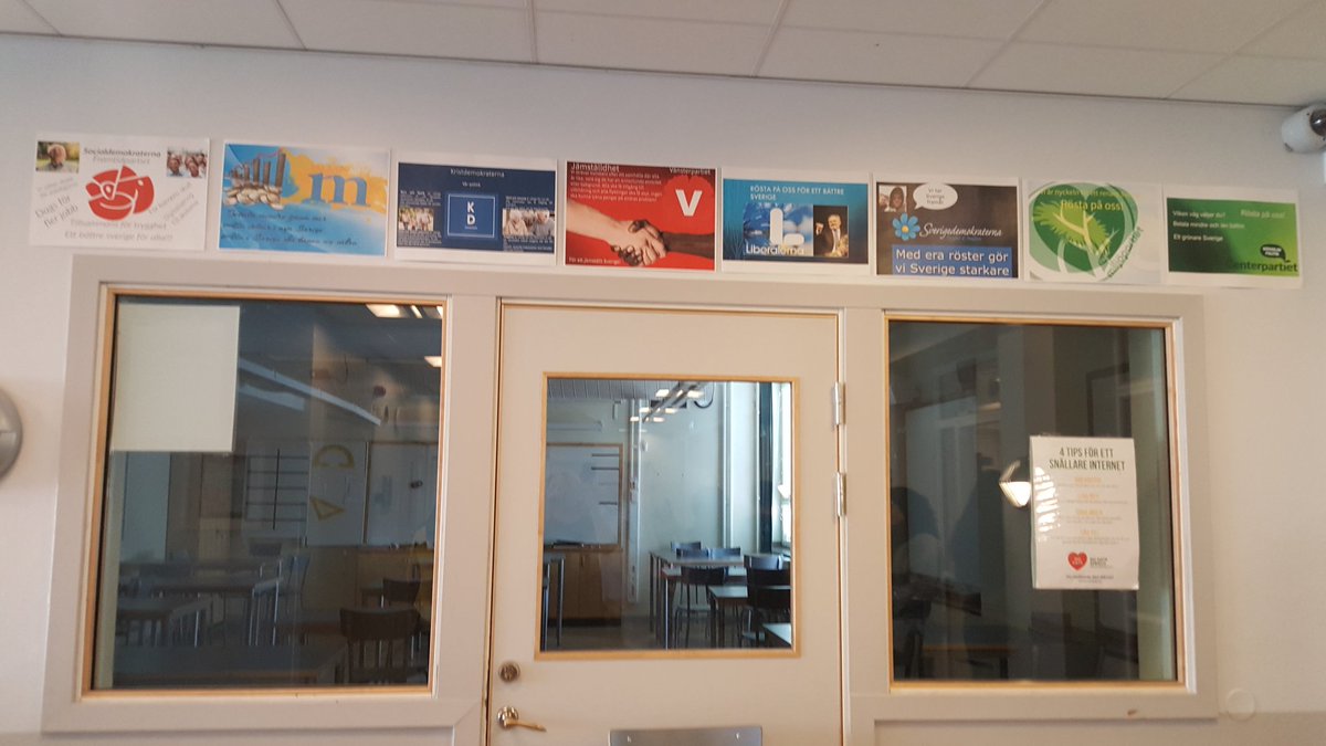 EmmaViqueAbra's tweet photo. Niorna förbereder inför debatter och Skolval den 7/6! Engagerade elever i många politiska diskussioner! #stenkulaskolan #skolval @Bellmina_O https://t.co/EFCgyAEKmC