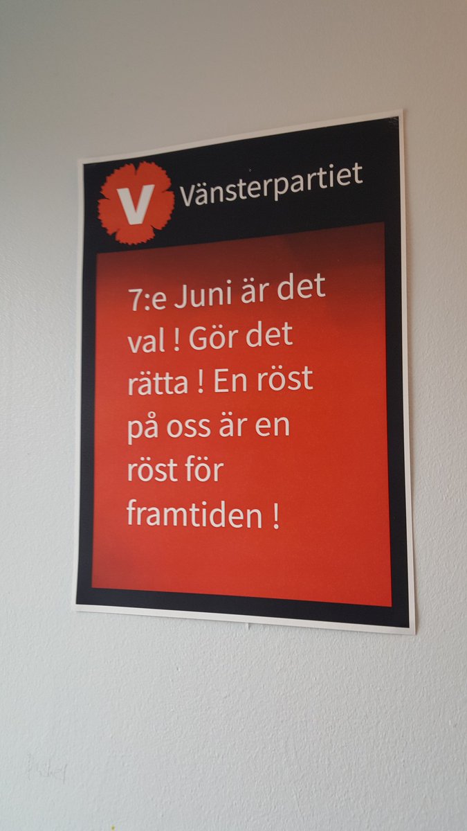 Niorna förbereder inför debatter och Skolval den 7/6! Engagerade elever i många politiska diskussioner! #stenkulaskolan #skolval @Bellmina_O