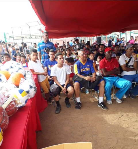 MPV_CARIRUBANA's tweet photo. @AbelPetit @KileBaldayo felicitaciones camaradas por tan bonita labor social en pro al deporte en paraguana @vclarkb https://t.co/v3cX56bNLg