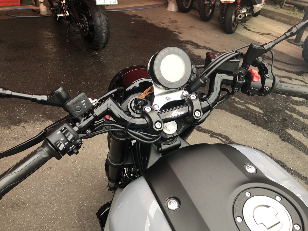 Sakuchan در توییتر Xsr900アバルトレプリカのハンドルをスワローにしてメーター位置を下げてみたらなかなかまとまった あとはカウルをどう付けるか