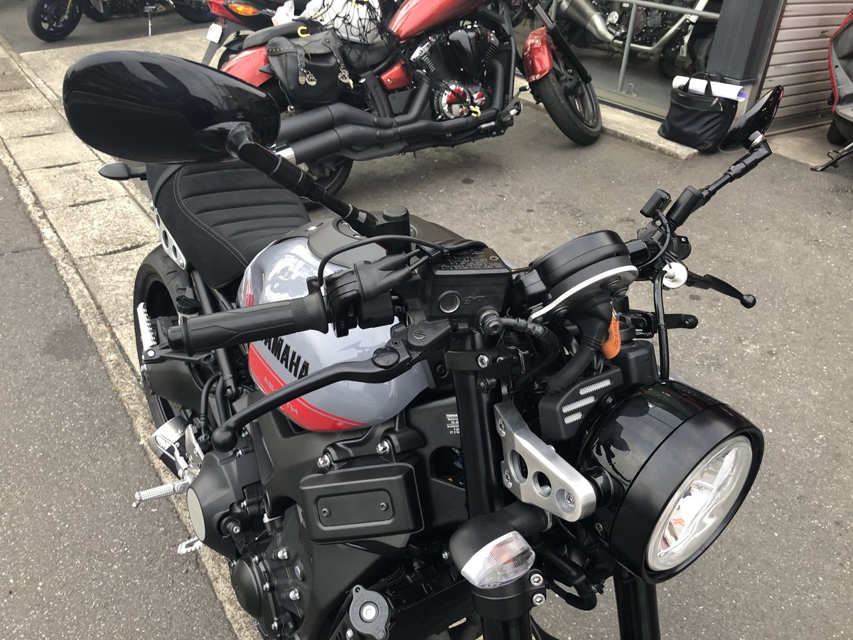 Sakuchan در توییتر Xsr900アバルトレプリカのハンドルをスワローにしてメーター位置を下げてみたらなかなかまとまった あとはカウルをどう付けるか