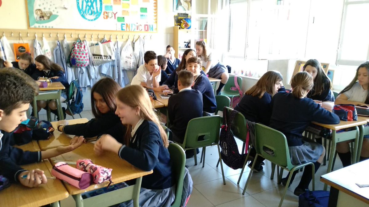 InmaculadaPonfe's tweet photo. Batallas matemáticas en secundaria para celebrar el día de las #Matematicas Diversión, reto y aprendizaje.
#Maths #MathsRoyale https://t.co/B7zji0nSwJ