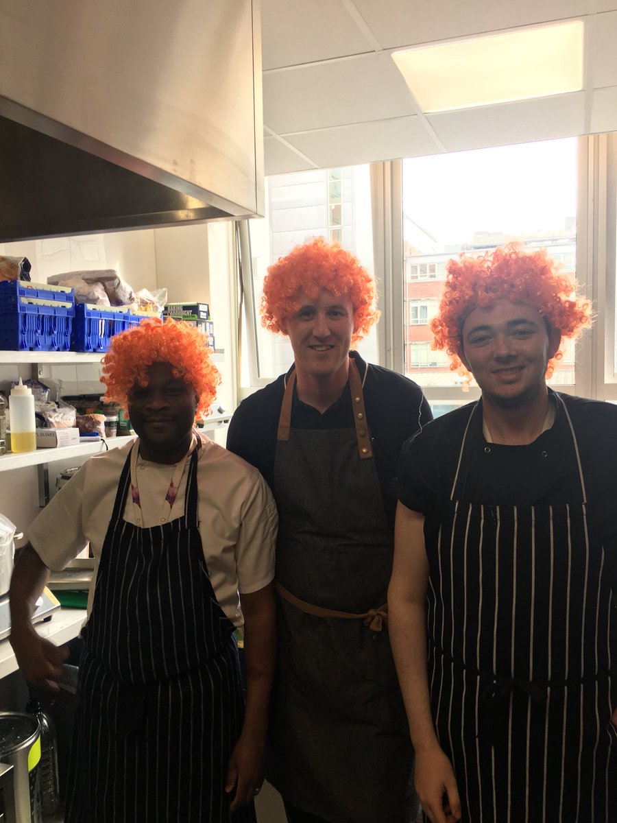 The team in citypark doing their bit! @Anaphylaxiscoms <a href="/ricfyfe/">Ric Fyfe</a> <a href="/sandro_ventisei/">Sandro Ventisei</a> <a href="/Gatherandgather/">Gather & Gather</a> #OrangeWigDay #Awareness