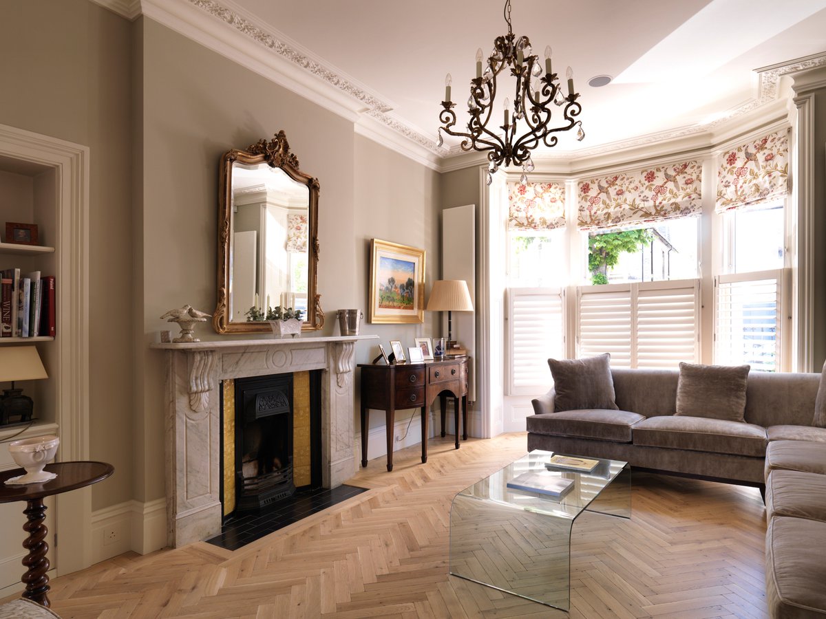 HittOak's tweet photo. Distressed oak parquet flooring in natural tone. https://t.co/3xDparJNBs