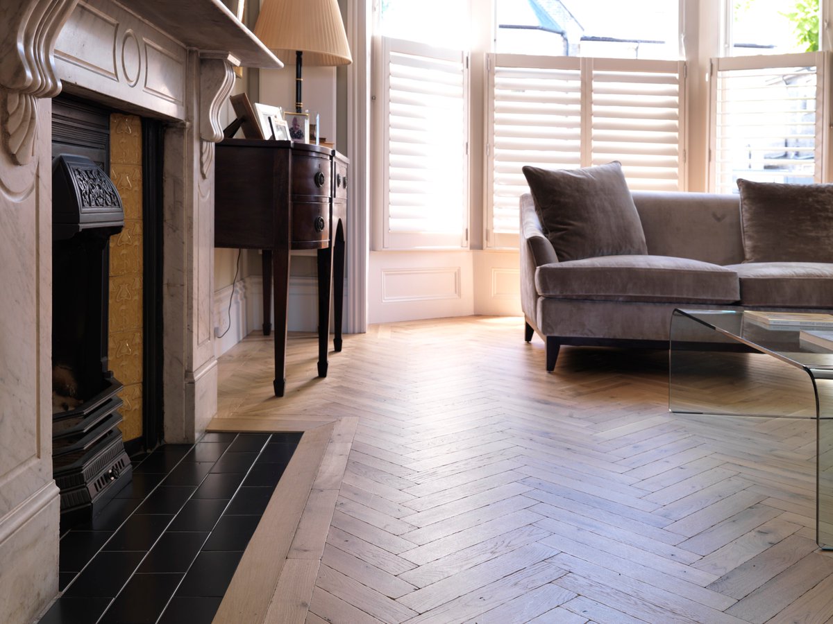 HittOak's tweet photo. Distressed oak parquet flooring in natural tone. https://t.co/3xDparJNBs