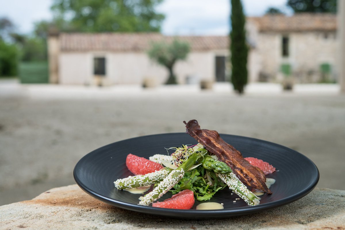 mas_merlet's tweet photo. La #fetedesmeres approche à grands pas ! Pour combler votre #maman , le M du @mas_merlet, vous propose un repas Fête des Mères pour le déjeuner du dimanche 27 mai! Vous pouvez dès à présent réserver votre table en nous appelant au 04 66 06 07 63. Attention places limitées !!! https://t.co/S7Ec3IUpYp