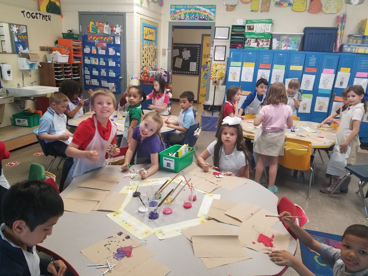 HeatherA91185's tweet photo. My sweet first graders said, "Mrs. Atkinson, do not post what we painted for our moms until after we surprise them!" Hope you loved your windchimes and they made it home in one piece! @HeatherA91185 #batesbears #BatesELEMjcps #area4success https://t.co/5AYZiy7h21
