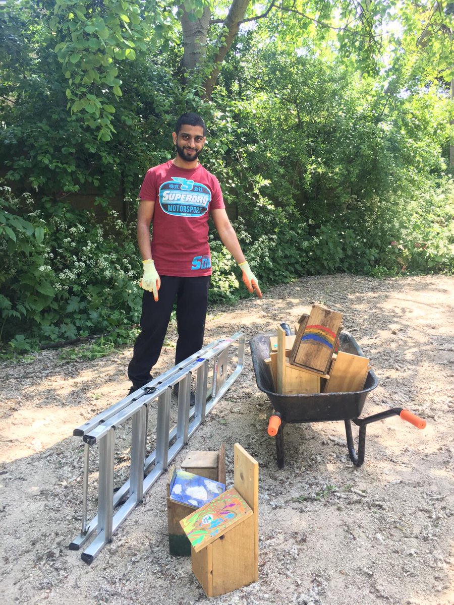 CherryCheung20's tweet photo. The #OFOD team hard at work @PwC_UK @pwc_foundation @TCVtweets @MaggieRobb1 @JouJeanette #OFOD #pwcofod #teamwork https://t.co/IljMnxib9e