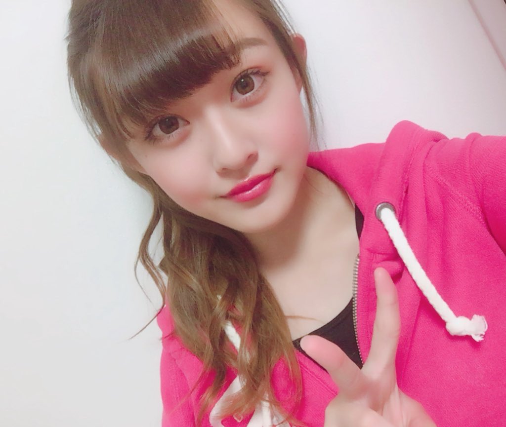 rina__1218's tweet photo. あゆちゃん前髪バッサリ切ってもっと可愛くなっとる😍
可愛すぎる❤️ https://t.co/QCgQs9KrFC