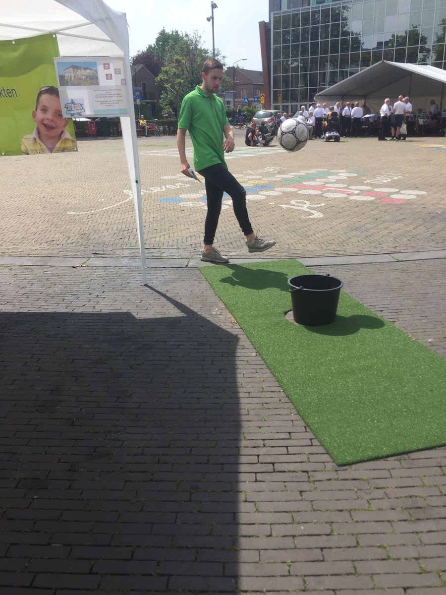 goalinonekuuk's tweet photo. Vandaag staan wij van 18:30u tot 19:30u met een footgolf hole op het Louis Jansenplein in Cuijk. Kom gezellig langs om een balletje te trappen, en wie weet win jij een mooie prijs! https://t.co/fzO60FPq4p
