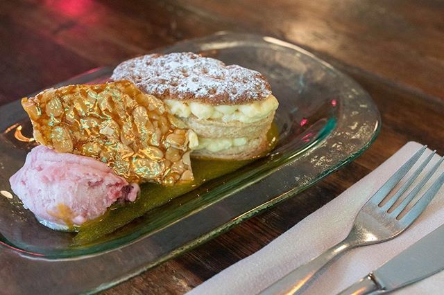 ConTenedor_Rest's tweet image. Para chuparse los dedos y no dejar miga!!, no lo decimos nosotros lo dice Gurmé @abcdesevilla, gracias por el articulo.⠀
Lengua de Cazalla con crema pastelera de cítricos, garrapiñada de almendras y sorbete de licor de guindas.⠀
.⠀
.⠀
.⠀
#inmykit… ift.tt/2wS9CGF