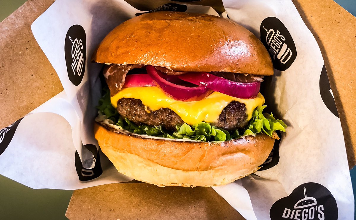 Chefdiegonl's tweet photo. This will be the burger for international hamburger day ! 

30 days dry aged brisket patty
Potato bun   
Pickeld red onions
Beurre noisette mayonaise 
American cheese 

Come to schouwburgplein on Monday 28 of may and order one for € 2,- https://t.co/gofyeomA2U