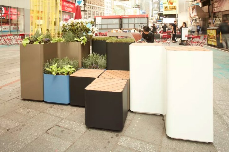 LocalikeNewYork's tweet photo. #TimesSquareDesignLab is debuting five interactive sculptures at 42nd St & Broadway. Five artists created these innovative pieces of street funiture that would provide seating, signage, and other useful functions amid the hustle and bustle of TSq. Until May 23. Check them out! https://t.co/mIIKlfgwPr