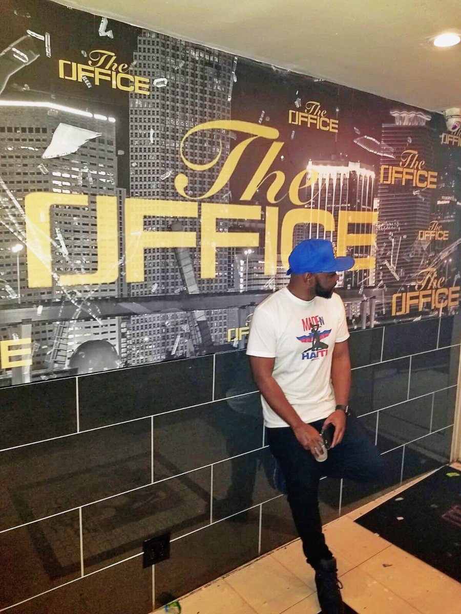 IamTheDFG's tweet photo. Am I tripping? For having a vision? ... HAPPY HAITIAN FLAG DAY 🇭🇹🇭🇹🇭🇹🇭🇹🇭🇹🇭🇹🇭🇹🇭🇹
Shirt will be added to next year’s collection #madeinhaiti
#dfggraphics #412royalty #zoeman #1804 #voixinc https://t.co/Bm9JF4it5v