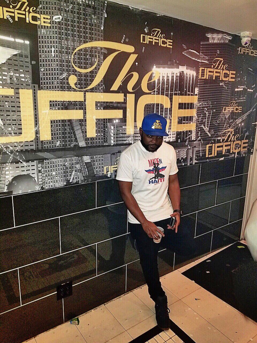 IamTheDFG's tweet photo. Am I tripping? For having a vision? ... HAPPY HAITIAN FLAG DAY 🇭🇹🇭🇹🇭🇹🇭🇹🇭🇹🇭🇹🇭🇹🇭🇹
Shirt will be added to next year’s collection #madeinhaiti
#dfggraphics #412royalty #zoeman #1804 #voixinc https://t.co/Bm9JF4it5v