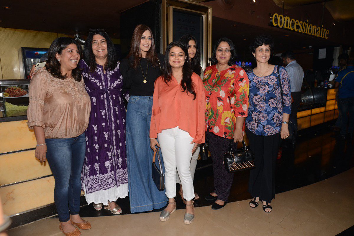 iamsonalibendre's tweet photo. Heartfelt gratitude to my friends and everyone who joined me for the #BookClubMovie screening! It was wonderful to see all my circles - friends, family, school moms and #SBC members in one place! #PVRxSBCBookClubPremiere @PicturesPVR https://t.co/0mUlEa4JFs