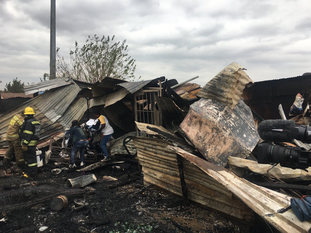 malungelob's tweet photo. #TembisaFire breaks out moments after President Cyril Ramaphosa interacts with community members as part of the #ThumaMina initiative https://t.co/XDdkdpIFY9