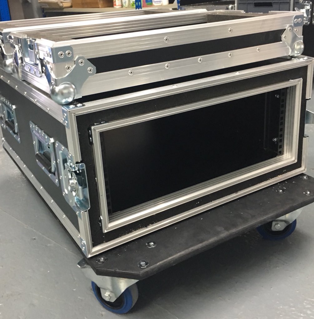 FulcrumProjects's tweet image. Smart new cases for our rack mounted UPS units #power #ups #events 👌🏼