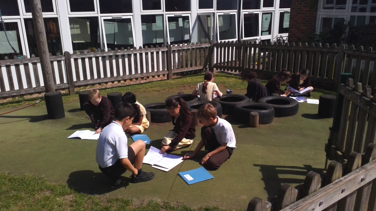 olsyear4's tweet photo. Editing and improving our explanation texts in the beautiful sunshine! #OLSliteracy https://t.co/vjCYOiCuRa