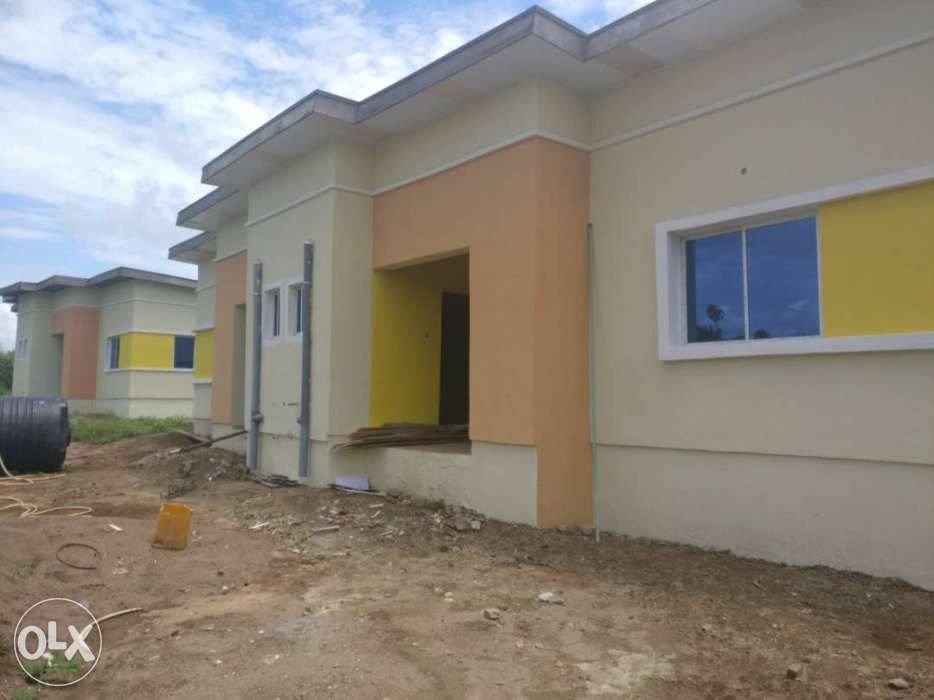 Thomas_mac77's tweet photo. Why rent when you can own your owe 2bedroom apartment at MOwe Ofada with just 250k and spread the remaining balance for good 36month. Call 08068123232 , 09093839591. https://t.co/vnVOkUhetg
