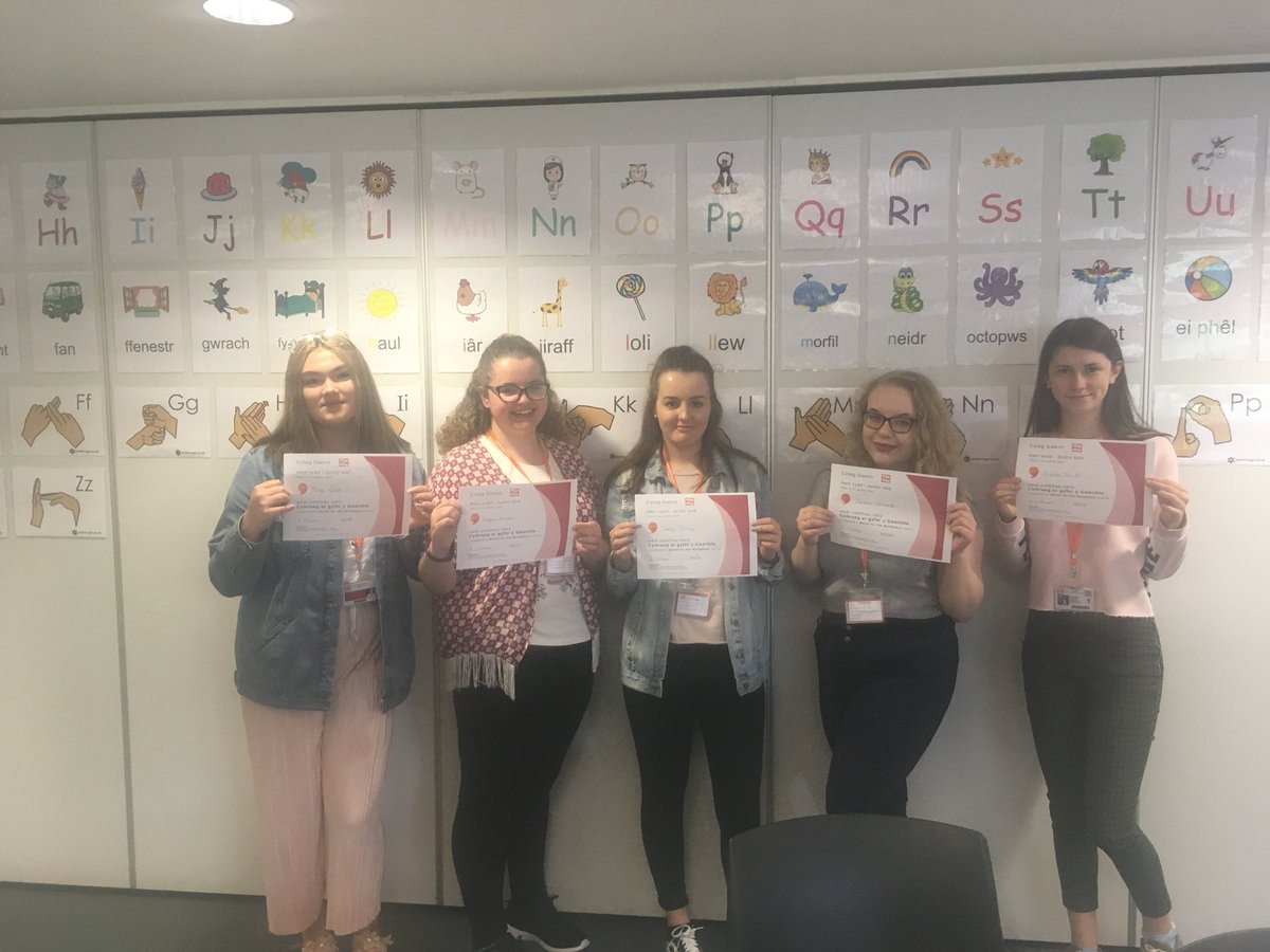 coleggwentiaith's tweet photo. Dyma’r ail griw GWYCH #gofalplant #PDBG @coleggwent_cym i gwblhau cwrs #CymraegArGyferYGweithle heddiw. Da iawn to the second group of AMAZING #Childcare students @coleggwent #BGLZ for completing the #WelshForTheWorkplace course today⭐️🏴󠁧󠁢󠁷󠁬󠁳󠁿 #siaradcymraeg #iaithgwaith https://t.co/LCUyFhmp3r