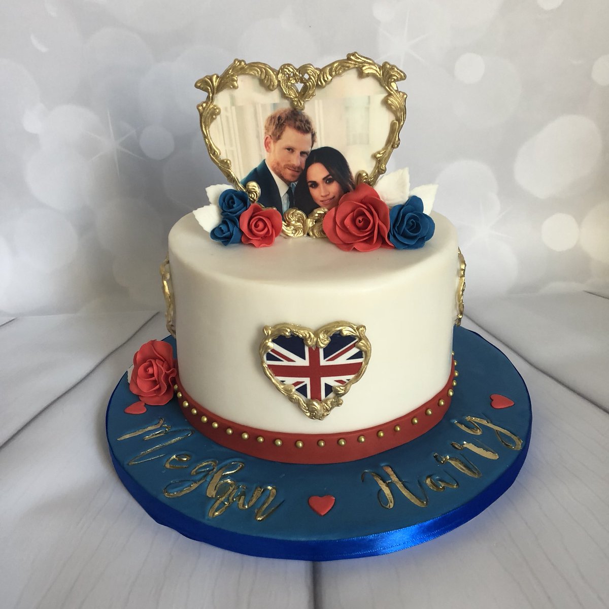 SweetSliceItaly's tweet photo. @HRHHenryWindsor this is the cake i made in honour of Harry&amp;Meghan wedding @SweetSliceItaly https://t.co/J6HIE2X9GS