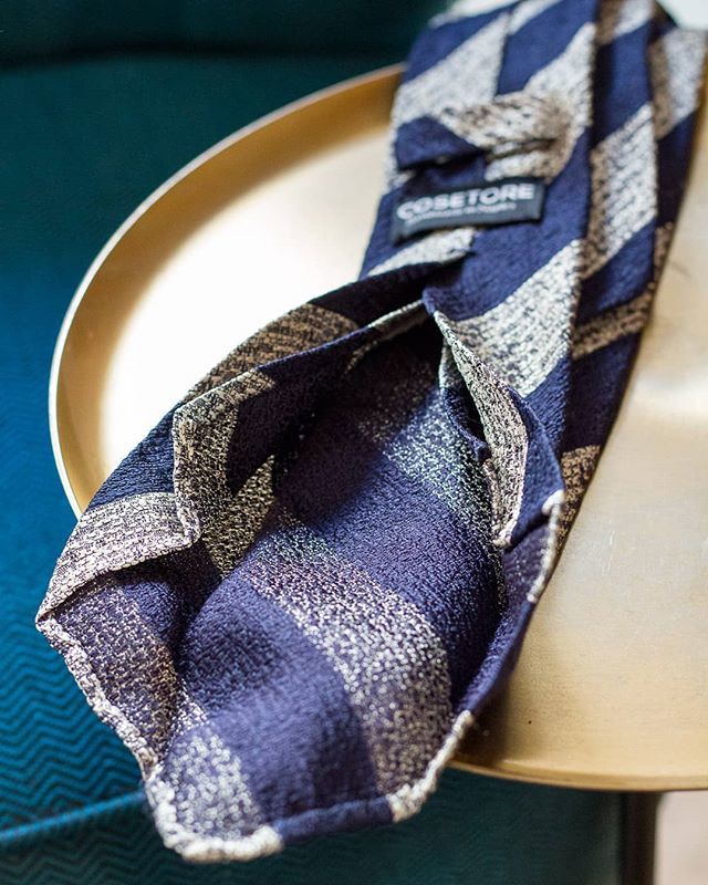 cosetore_design's tweet photo. Silk sophistication.
---
#cosetoreSS18 #springsummer2018 #ties #mensfashion #menswear #mensstyle #sartorial #madeinitaly #handmade #tailoring #tailor #neckties https://t.co/tojr9M55K0 https://t.co/1iAa9PeRbp